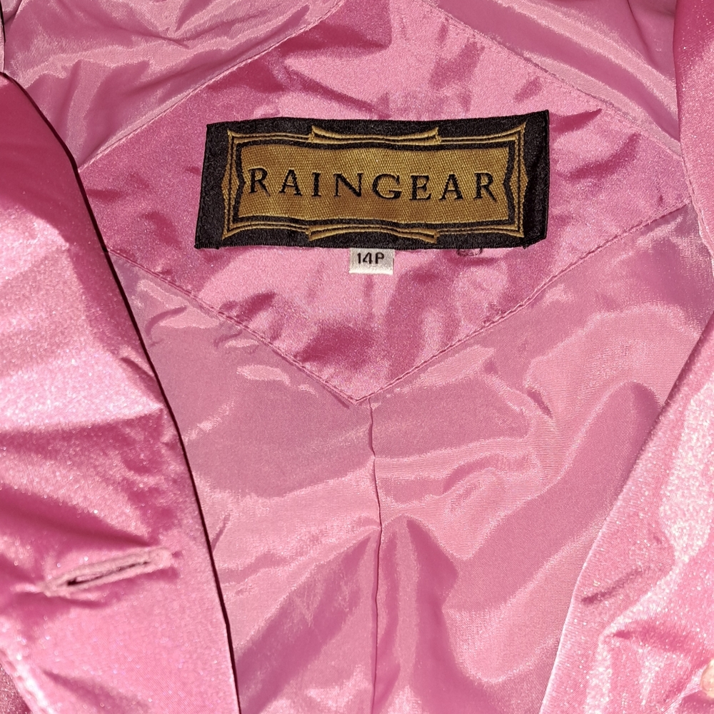 Beautiful raincoat - Picture 2 of 9